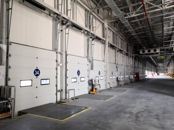 Industrial Iso 4.35m Sectional Overhead Door Steel Thermal Insulated Vertical Lifting