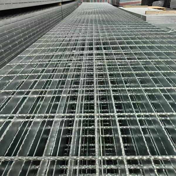 32*5 Commoned Serrated Tooth Steel Grating With Customizable Bearing Bar Spacing