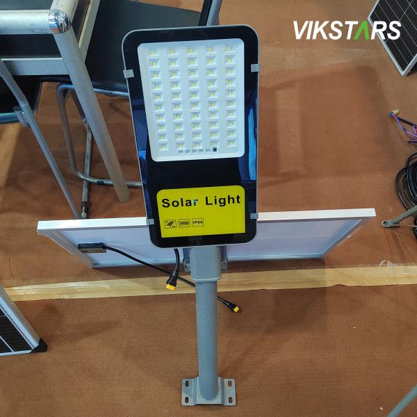 Outdoor Waterproof IP65 Solar Powered Led Street Lights 12H For Street Road Lighting