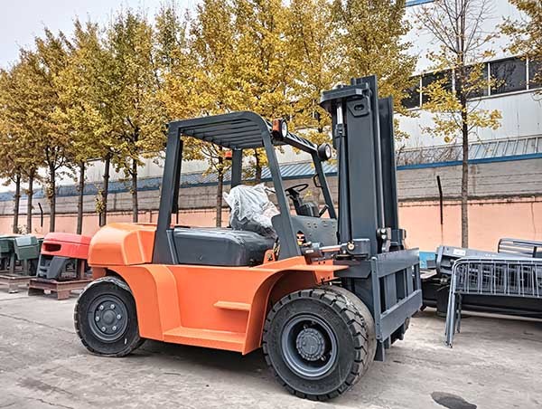 FD60 6.0T Diesel Counterbalance Forklift Truck Japanese Engine With Cabin