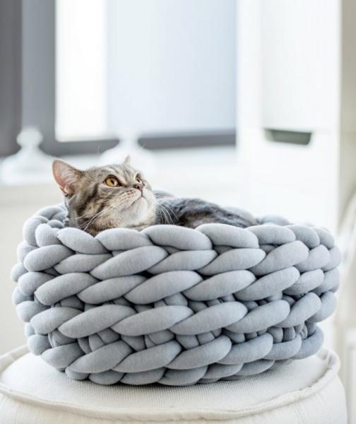 Cosy Crocheted Chunky Knit Cat Bed Nonslip Washable 35cm 40cm 45cm Donut Cat Bed