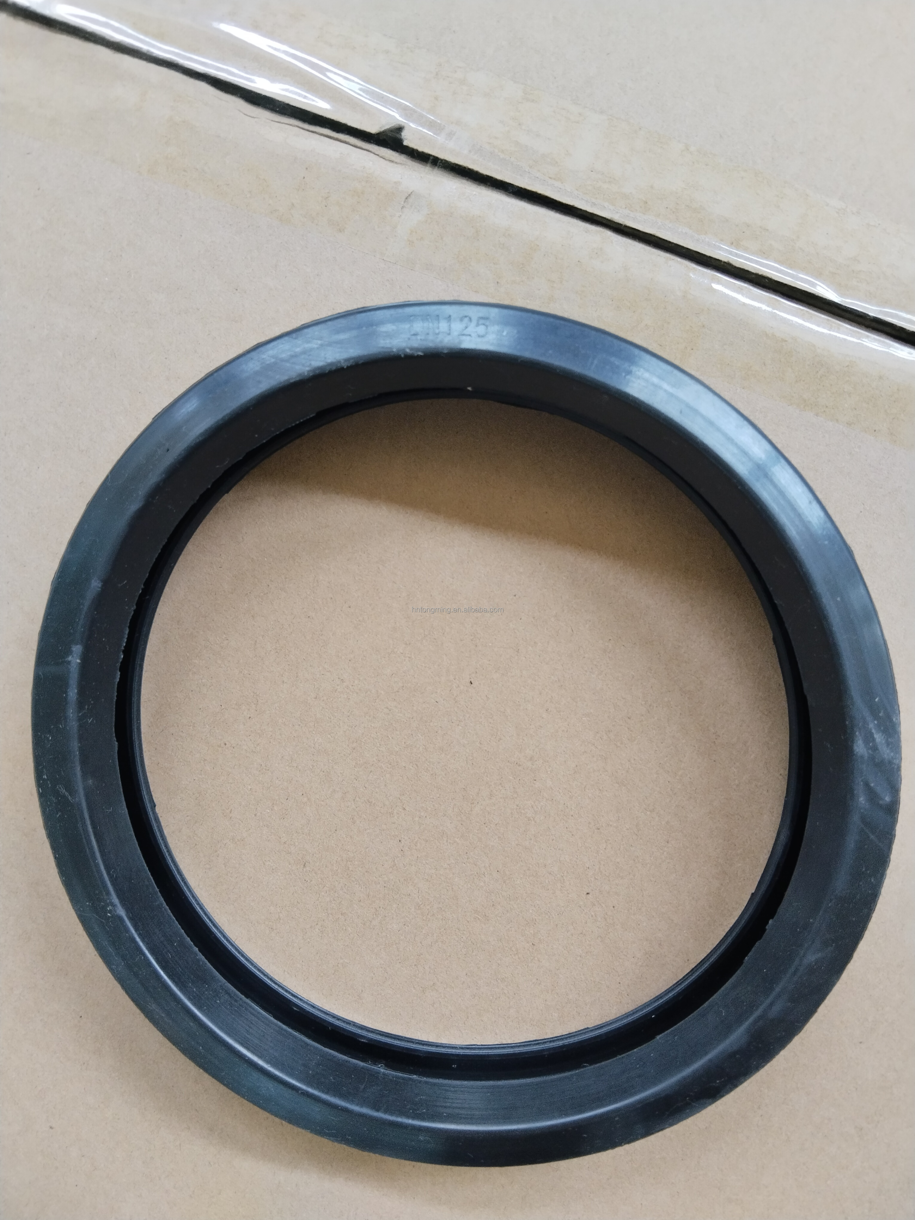 DN125 5-inch Earrings and DN100 5 1/2-inch Three Lip Earrings New Condition Seal