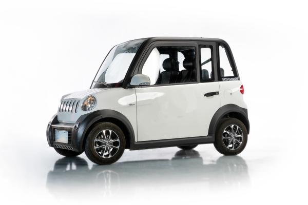 Battery Powered  Electric City Car With 4 Seats All Electric Vehicles White Color