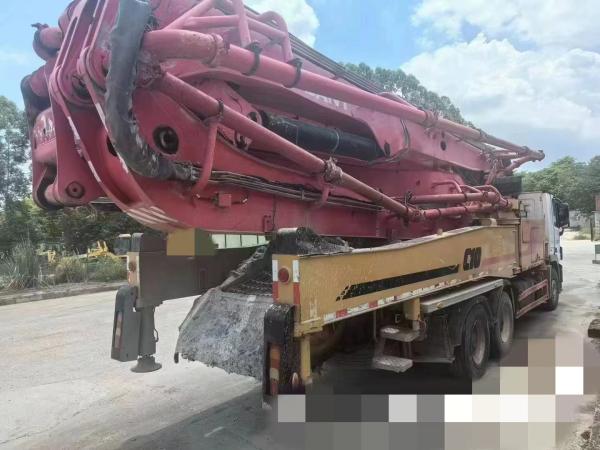 Pompes à béton mobiles utilisées en 2019 de 52 m pour les ponts de montée au port stock limité type de béton semi-sec