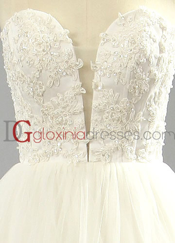 2013 A-line Sweetheart Train Lace Beaded Mesh Satin Ivory Bridal dresses BDGD1032