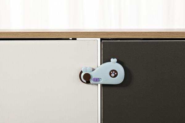 Classic Child Safety Cabinet Locks Little Whale Shape Biparting , Baby Safty Lock