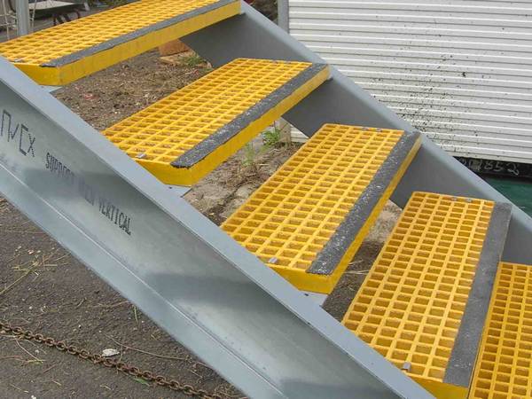 Anti-Slip FRP Strips in Customized Colors for Outdoor Plastic Angle Applications
