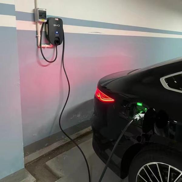 Hot Global BYD 7KW 32A Wall-Mounted Home Charging Pile with and GB Interface Standard