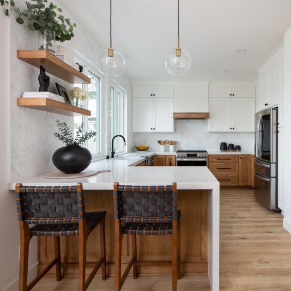 White Shaker Wall Hanging Kitchen Cabinets With Quartz Countertops Solid Wood Soft Close Hinges