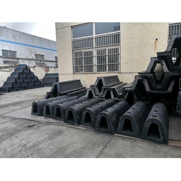 75 Shore A Fender de caucho de caucho OEM Tipo V para barco