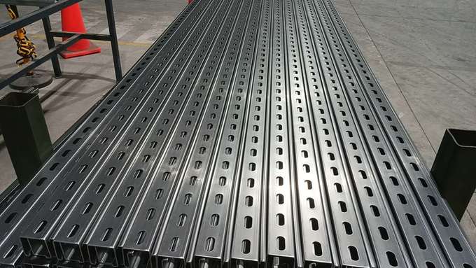 1.5-2.5mm Stainless Steel Unslotted & Slotted C Uni Solar Strut Roll Forming Machine With Servo Following Cutting And Punching
