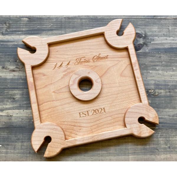 Customized Logo Wine Holder Food Serving Tray with Standing Type Wine Bottle Caddy