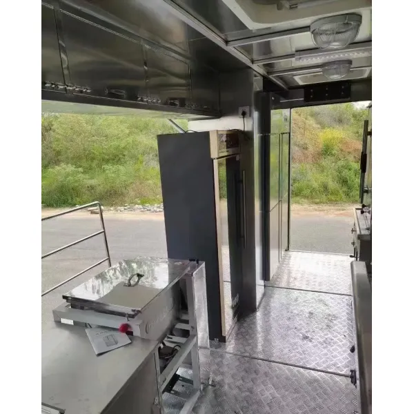 Professional-Grade Dongfeng 6X6 off-Road Self-Propelled Kitchen Vehicle Motorhome