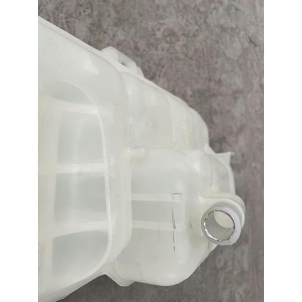 Original Sino Truck Spare Parts Expansion Tank WG9719530260