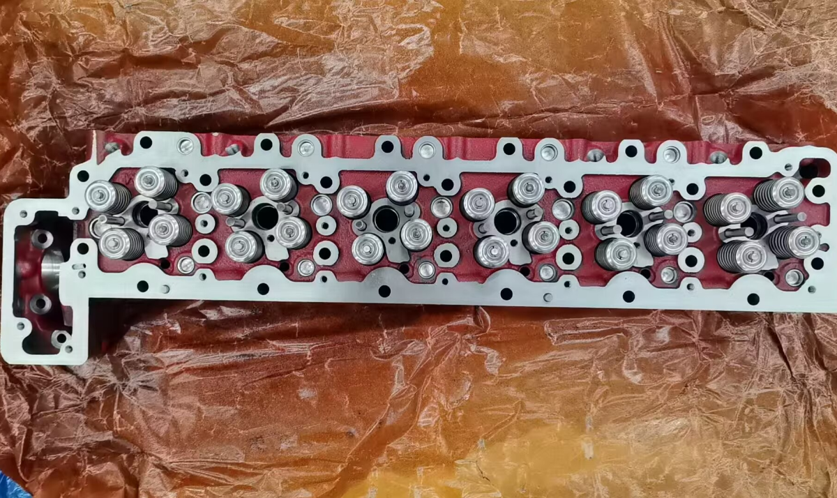 J08CT J08E Cylinder Head Assembly For Hino Vehicle with camshaft valve 11101-E0541
