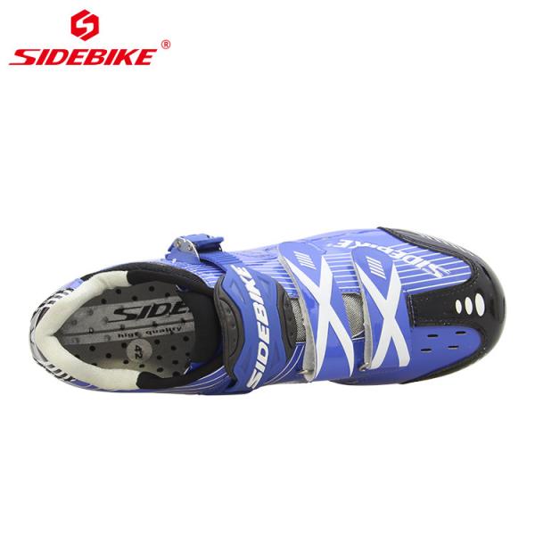As sapatas internas azuis do ciclismo do SPD, bicicleta interna do SPD calçam o à prova de água