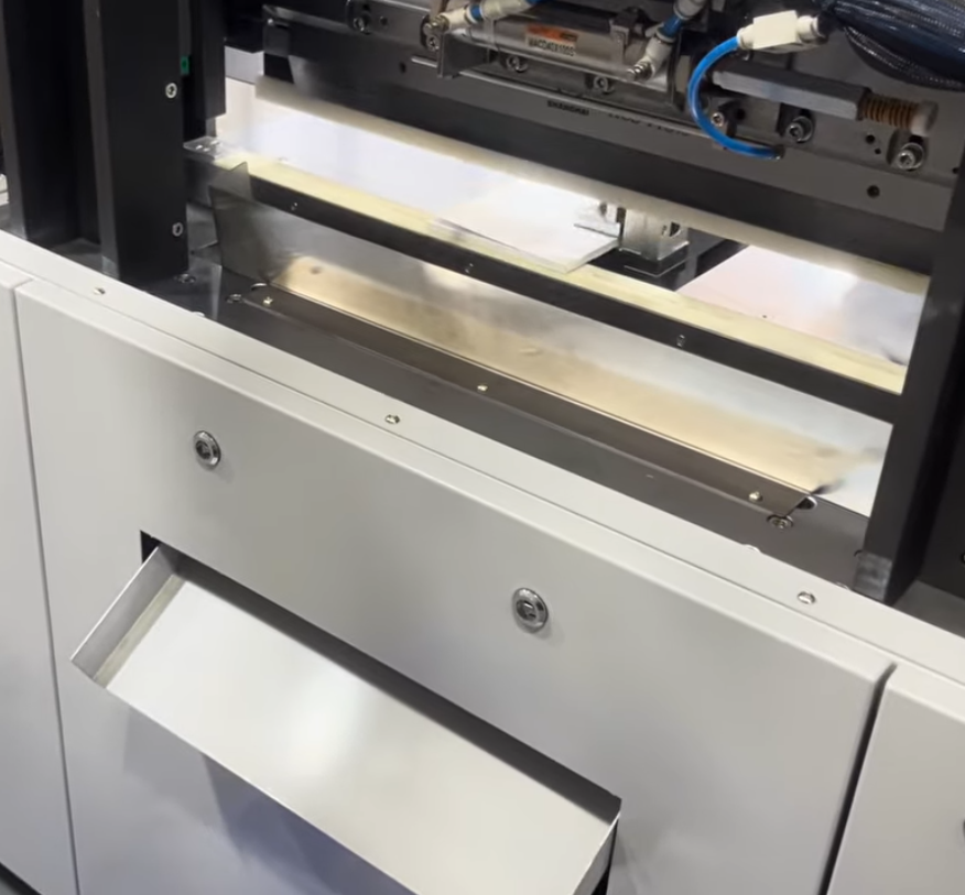 HDP TST Digital Three Side Trimmer Cost Effctive Enabling Instant Format Changes  High Precision
