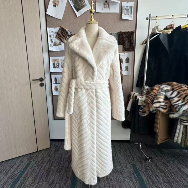 Women Faux Fur Coat Ecofriendly Fur Coat Sizes S44 To XL50 Support Customization Perfect For Winter Fashion
