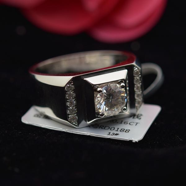 DEF VVS Super White Moissanite Jewelry , Brilliant Cutting 1 Carat Moissanite Ring