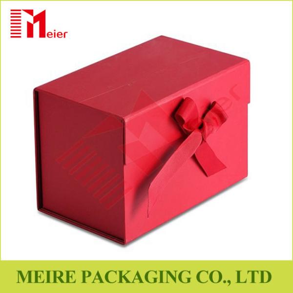 Ribbon Bow Tie Magnetic Closure Cardboard Gift Packing box with red Panton printing