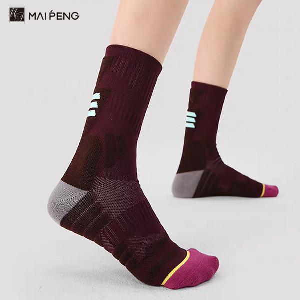 Des chaussettes de sport en plein air à la mode Compression Des chaussettes de vélo pour femmes
