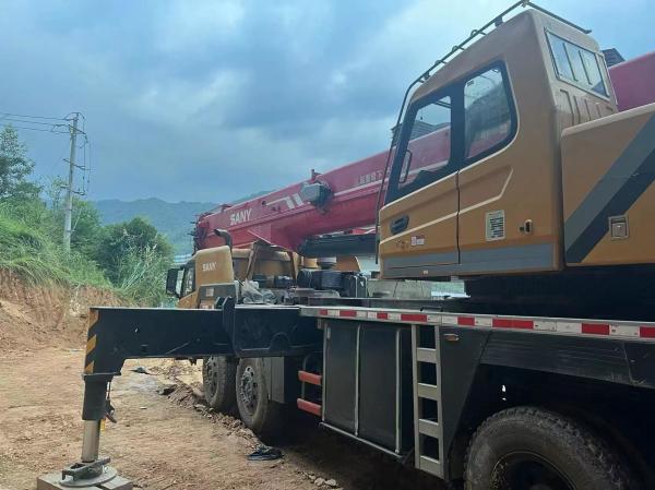 Crane de camion 75T d'occasion Machines de construction Crane télescopique montée sur camion Crane mobile