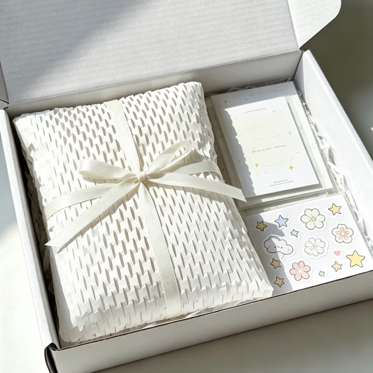 White Honeycomb Paper for Gift Box Inner Packaging – Expandable Cushioning for Premium Gifts