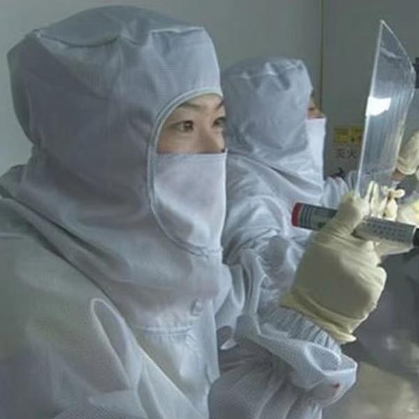 Качественная одежда ESD Производитель Чистая комната Антистатическая рабочая одежда Одежда ESD Смоковая одежда для промышленности