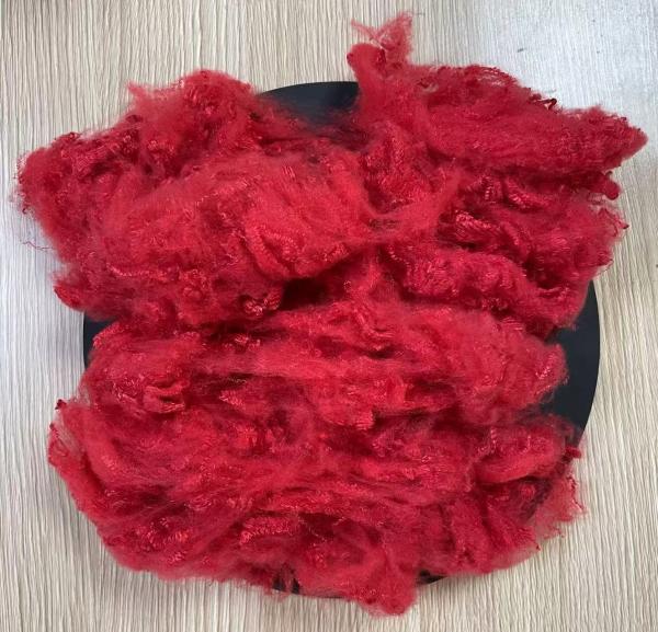 Recycled Polyester Staple Fiber 1.56D 38mm Bright Red