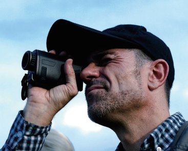 Тепловизионный монокуляр серии ARC с дальностью обнаружения 1800 м, OLED-дисплеем 1440×1080 и длительным временем работы от батареи для использования на открытом воздухе