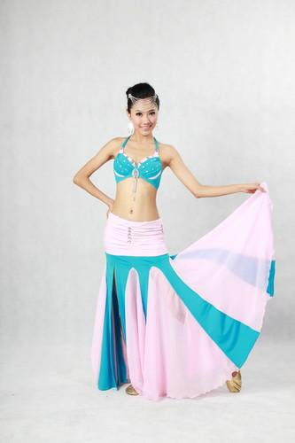 Distinctive 2 pcs Halter Neck Metallic Bras & Skirt for Women Belly Dancing Clothes