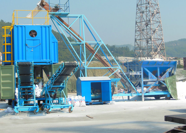 El tipo sistema del remolque de empaquetado móvil integró en un envase en las ruedas con la tolva/el pesador/el sistema de la transportación