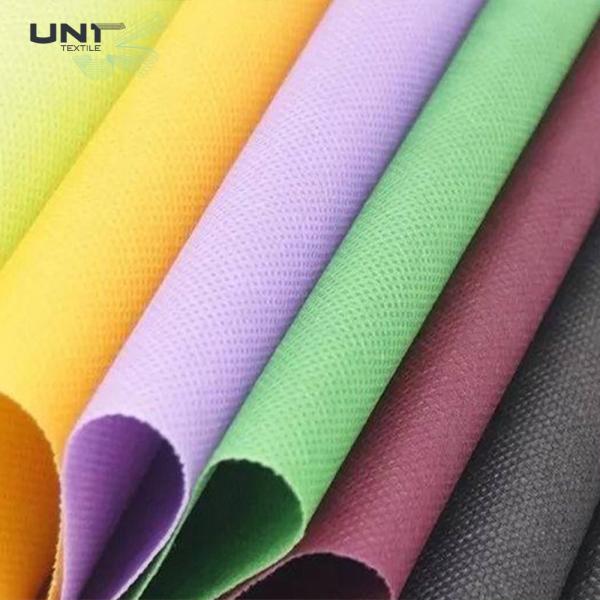 Tela não tecida Multicolour resistente dos PP Spunbond do rasgo para revestimentos do laboratório dos vestidos cirúrgicos