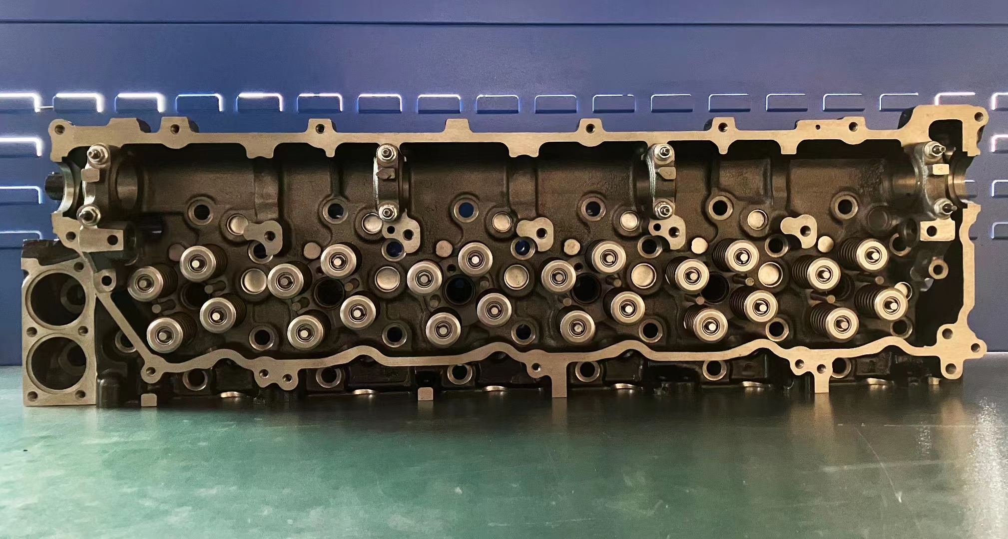 6hk1 Реконструированный Isuzu Дизельный двигатель головка цилиндра Assy X 7.8 1998-2004 24