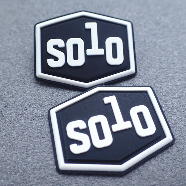 Черные мягкие ярлыки одежды силиконовой резины 3D