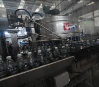 Système d'étiquetage automatique à colle thermofusible Solution d'étiquetage de précision à haute vitesse 60 000 BPH