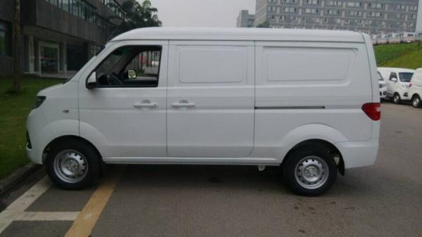 Passenger Van Cargo Vehicles X30 With 7 Seats Max Cargo Space 4.3 m³