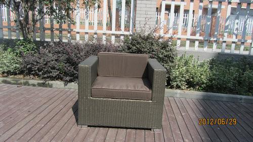 Outdoor Rattan Sofa For Pool , Modern Garden Table And Chairs
