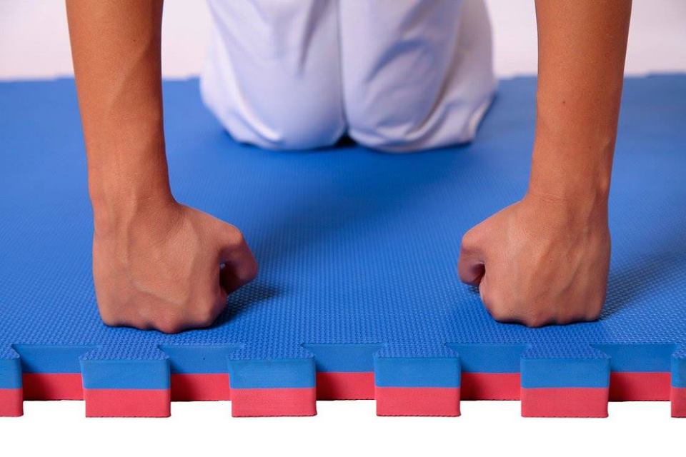Подгоняйте циновку йоги Tatami автомата для резки циновки пены Ева головоломки пола