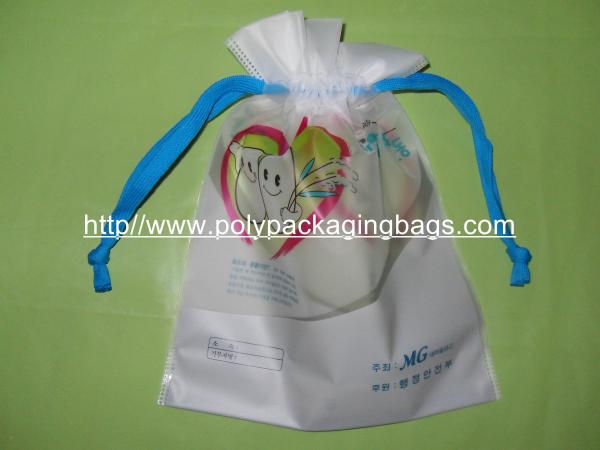 Sacos de plástico do cordão personalizado do CPE/LDPE para o roupa interior/sutiã/biquini/veste das meninas