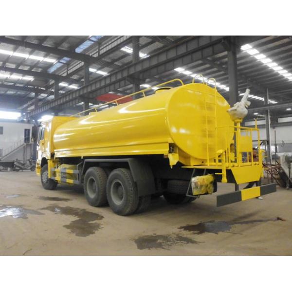 Tipo cuadrado vehículo del buque de petróleo, camión del transporte del agua 6x4 con el tanque ZZ1257M4647C