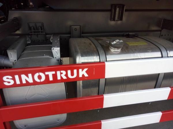 Famous SINOTRUK HOWO 6*4 Dump Truck , Diesel Fuel Type Heavy Commercial Trucks