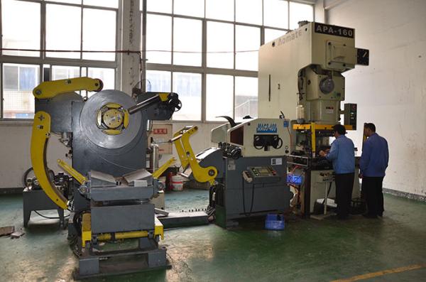 Punch Automatic Feeding Equipment/Automatic Feeder For Welding Machine