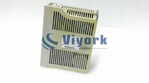 Le servo industriel de Yaskawa SGDE-01AP conduit 3 la phase 200 - 230VAC a entré 2.5AMP 50/60HZ