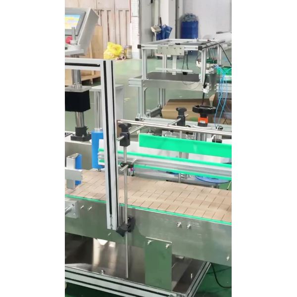 Fully automatic vertical positioning round bottle labeling machine CH-302 wine bottle glass bottle taper bottle adhesive labeling machine