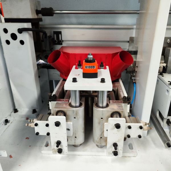 Automatic Edge Banding Machine Combining Multiple Processing Steps Including Gluing Trimming Buffing and Corner Rounding