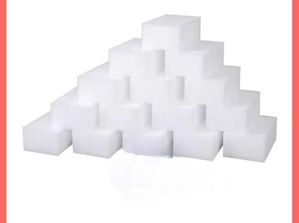 Éponge magique en mélamine 9x6x3cm pour le nettoyage de la cuisine et de la salle de bain