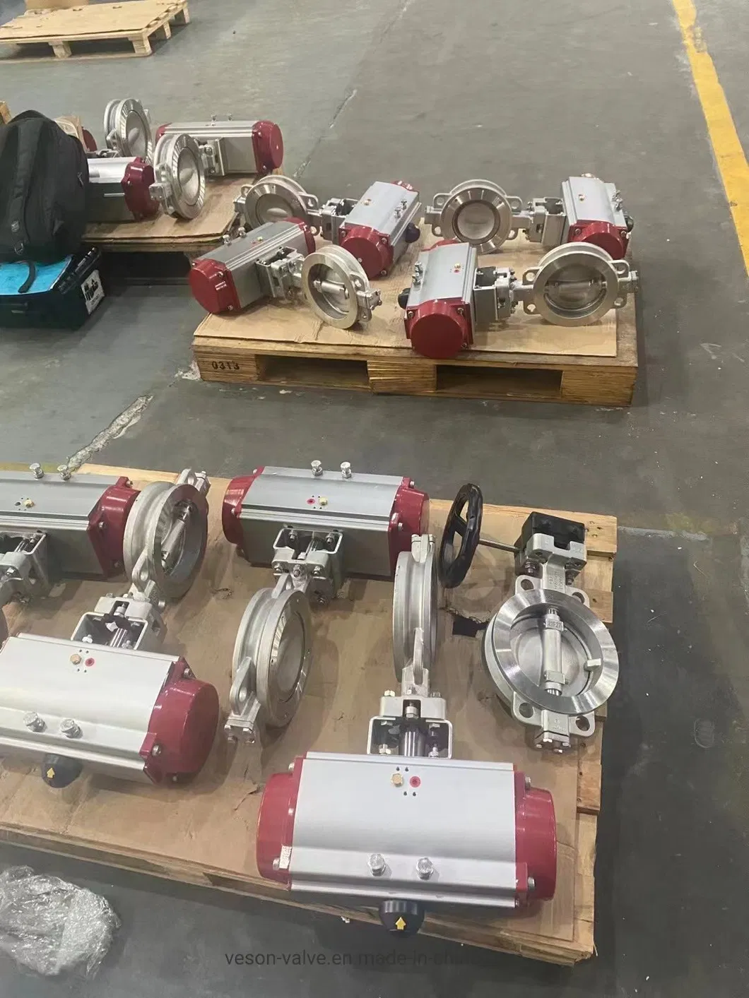 Pneumatic Lug Butterfly Valve with EPDM Seal 2-24 Inch