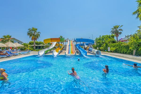 ODM Parque aquático ao ar livre Equipamento de jogos Acessórios Fibra de vidro Slides para crianças