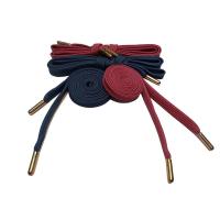 Cordon à cordons de coton rouge avec des pointes métalliques